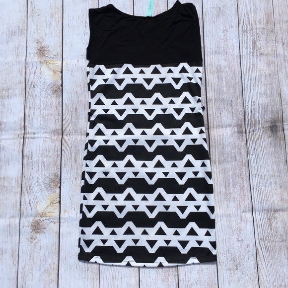 ModCloth by Gilli Stretch Geometric Dress - Picture 3 of 6